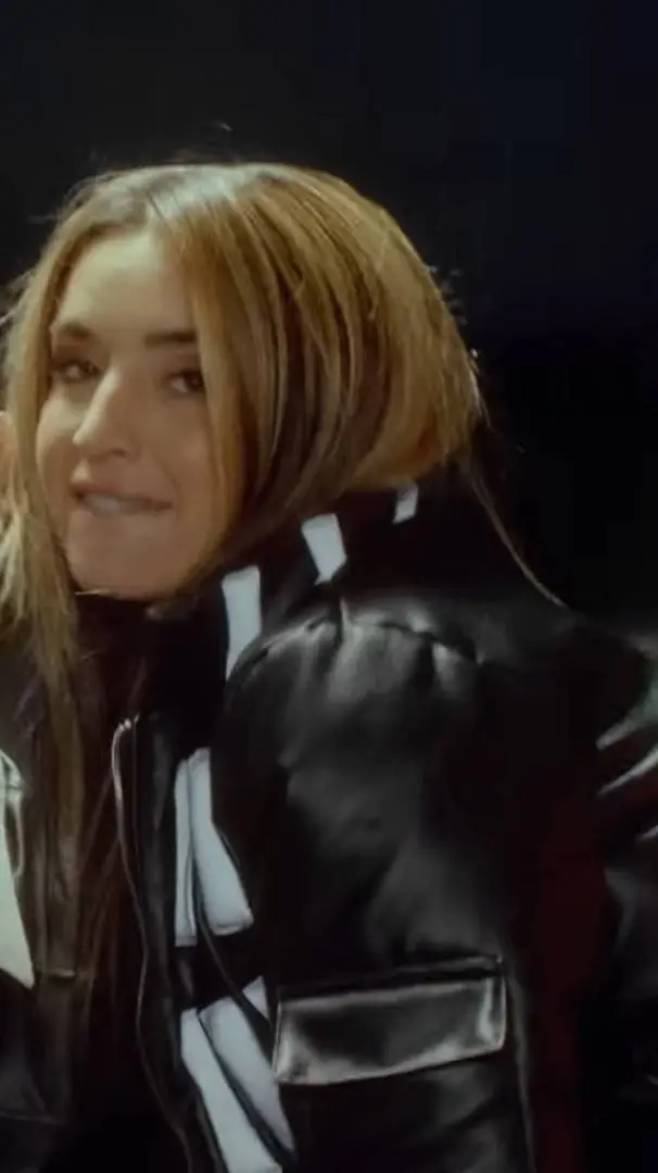 Talkie AI - Chat with Lola índigo 