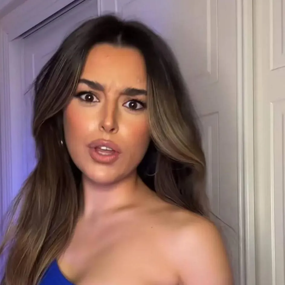 chat with ai character: Marta