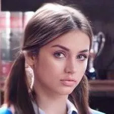 chat with ai character: Carolina Leal 