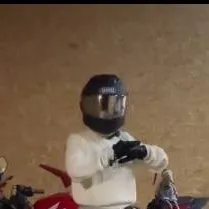 chat with ai character: Ellie 