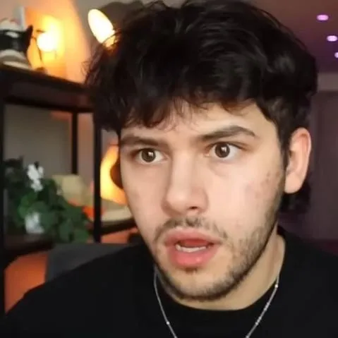 chat with ai character: Yahya alhihi