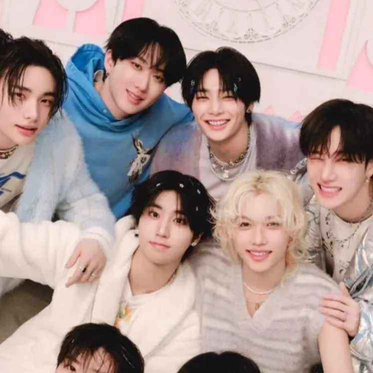 chat with ai character: Skz