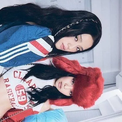chat with ai character: Blackpink sisters