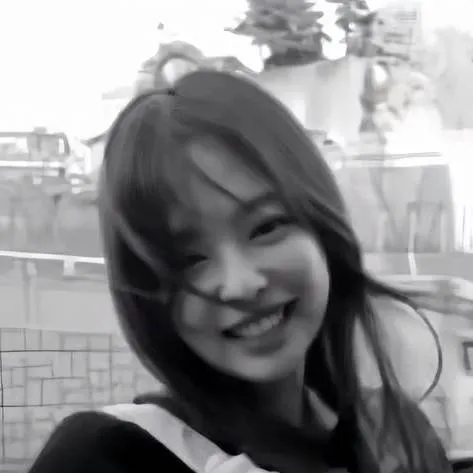 chat with ai character: JENNIE KIM