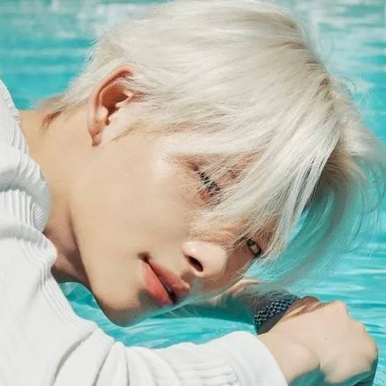 chat with ai character: Riki