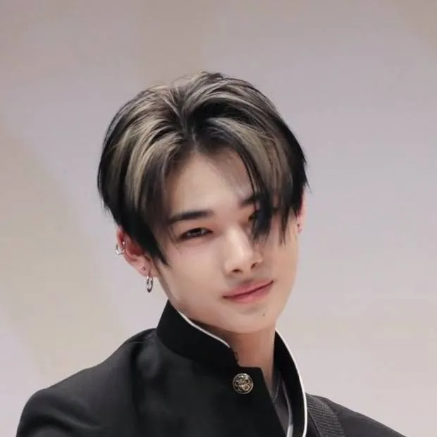 chat with ai character: Riki