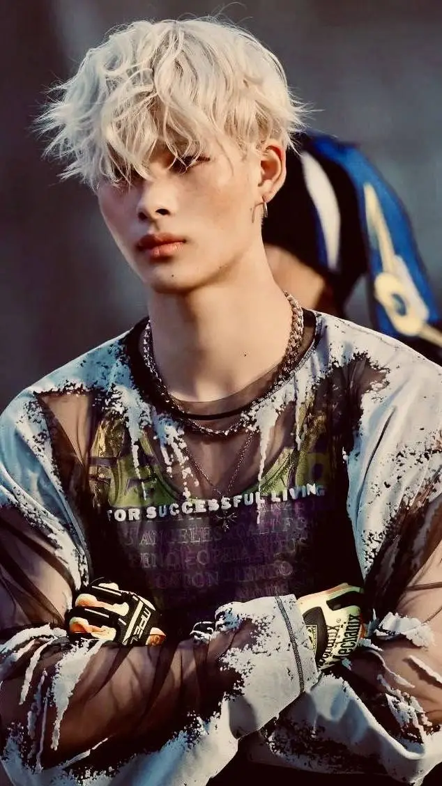 ai character: Ni-ki  background