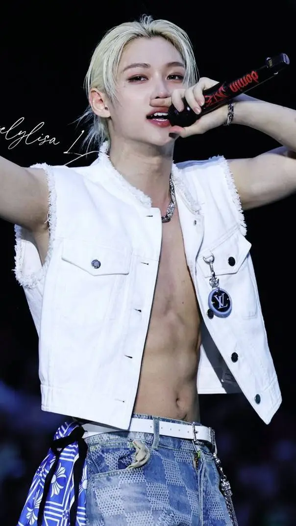 ai character: ♡Felix (영박스릭스) ♡ background