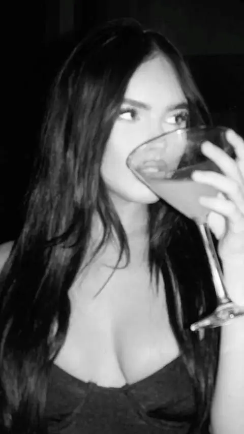 ai character: bella background