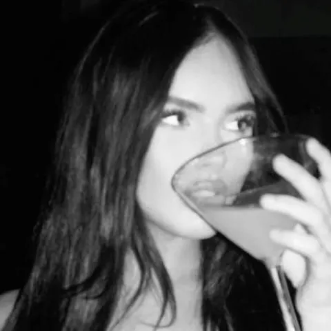 chat with ai character: bella