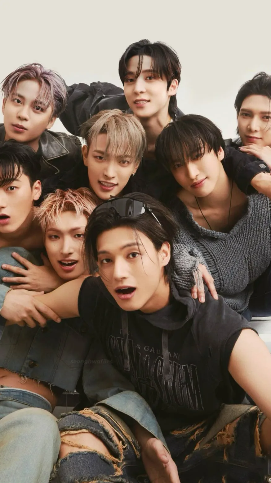 ai character: ATEEZ (mingi) background