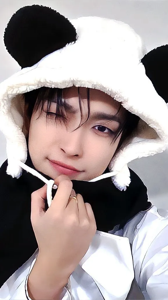 ai character: Hongjoong (ATEEZ) background