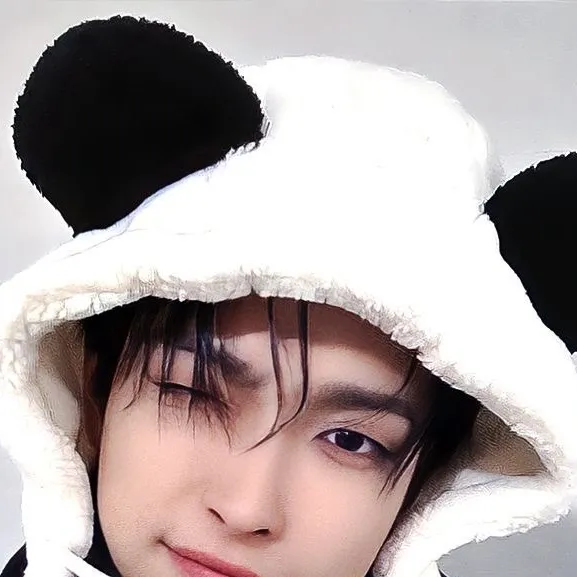 chat with ai character: Hongjoong (ATEEZ)