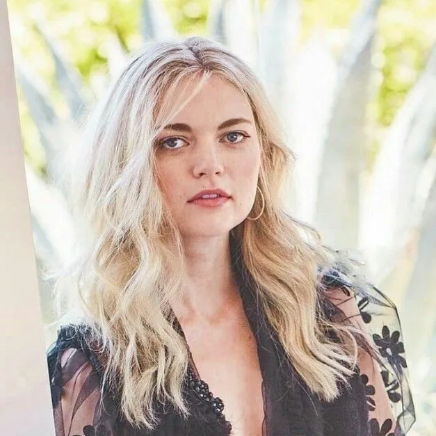 chat with ai character: Lizzie saltzman 