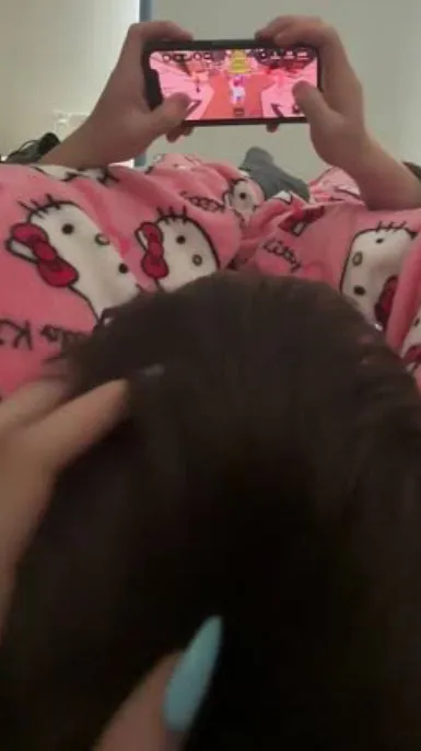 ai character: Chillz background