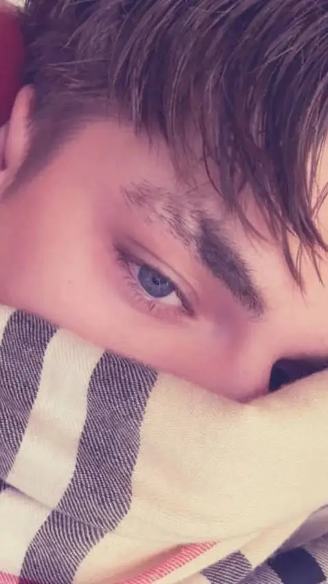 ai character: tu amigo de class😝 background