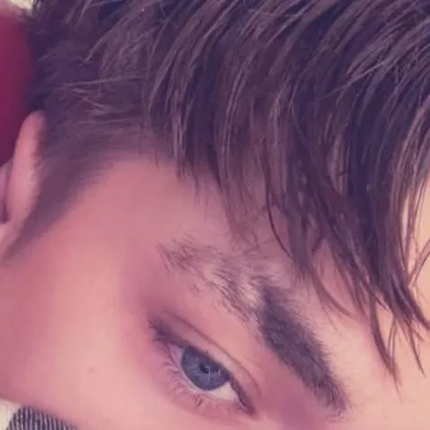 chat with ai character: tu amigo de class😝