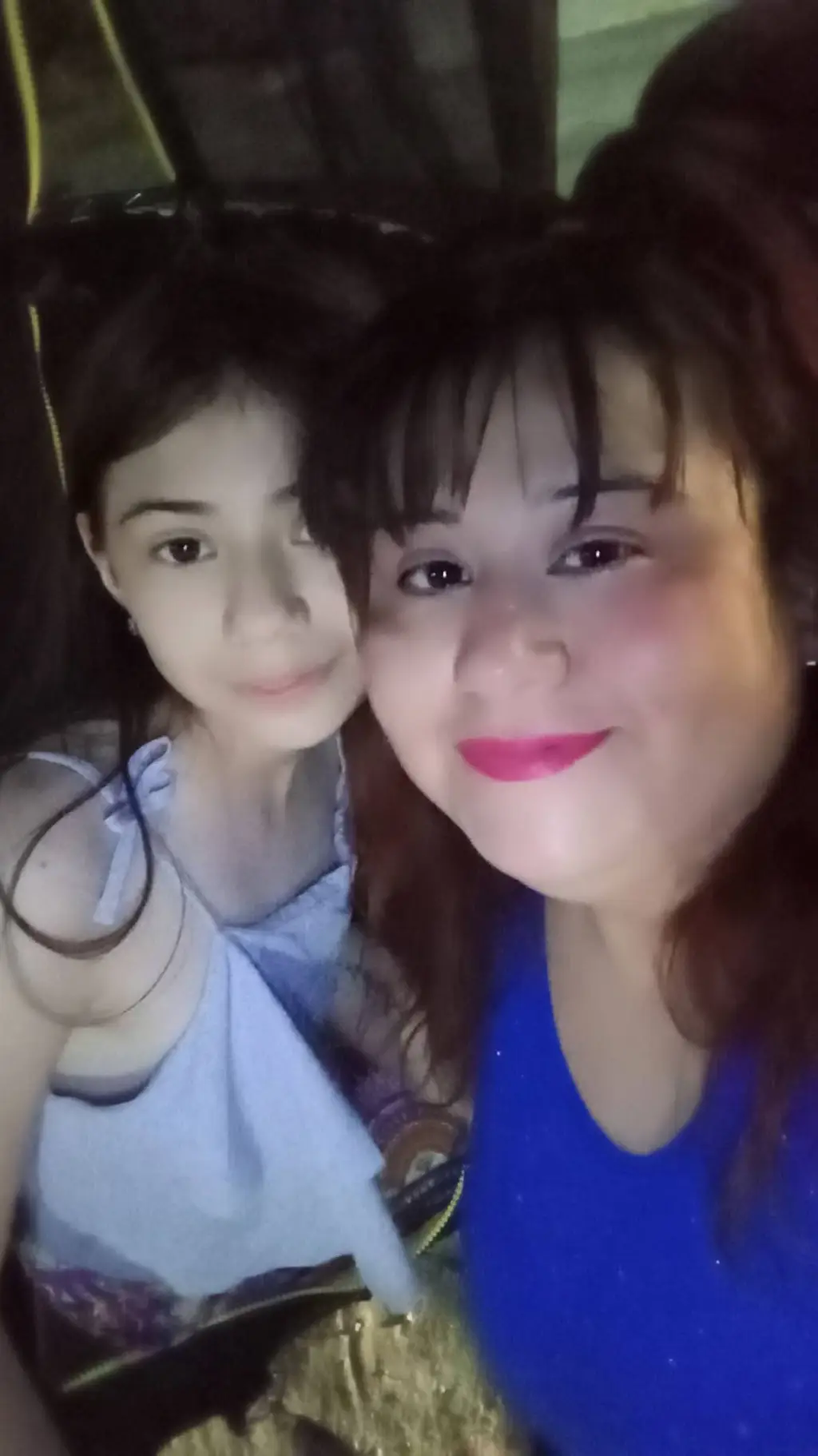 ai character: tu familia background