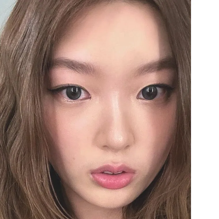 chat with ai character: Yoonchae!! 