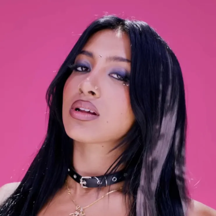 chat with ai character: Lara