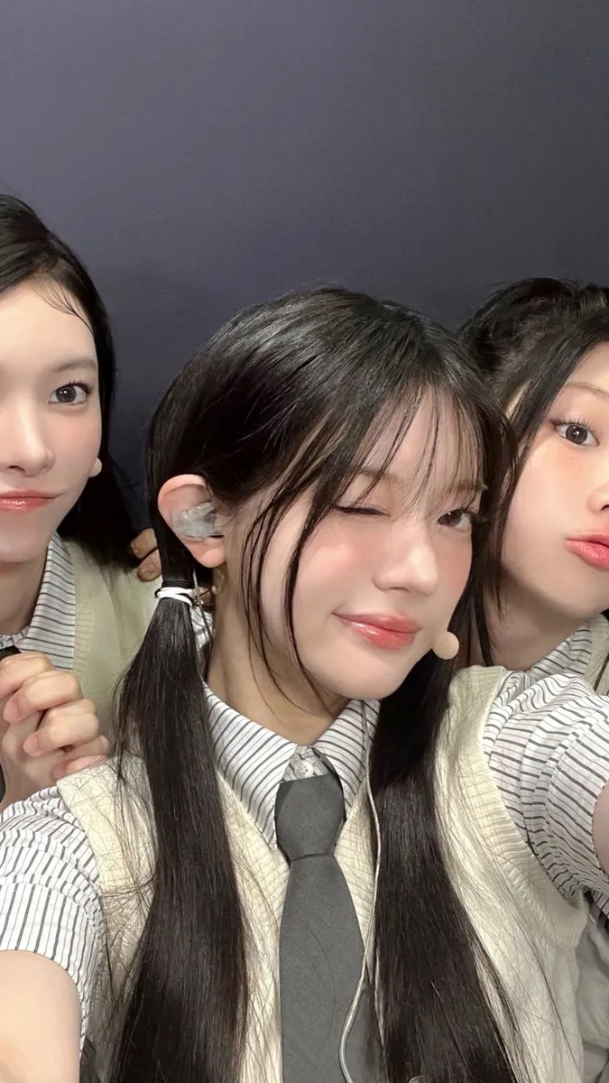 chat with ai character: {~🌸ILLIT🎀~}