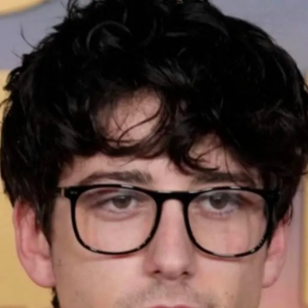 chat with ai character: Milo