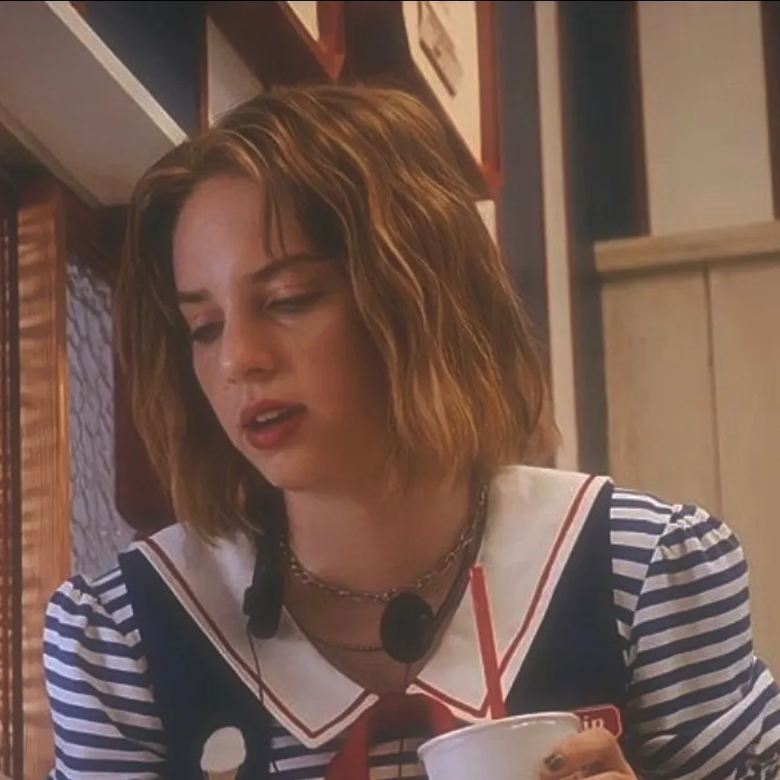 chat with ai character: Robin Stranger t 