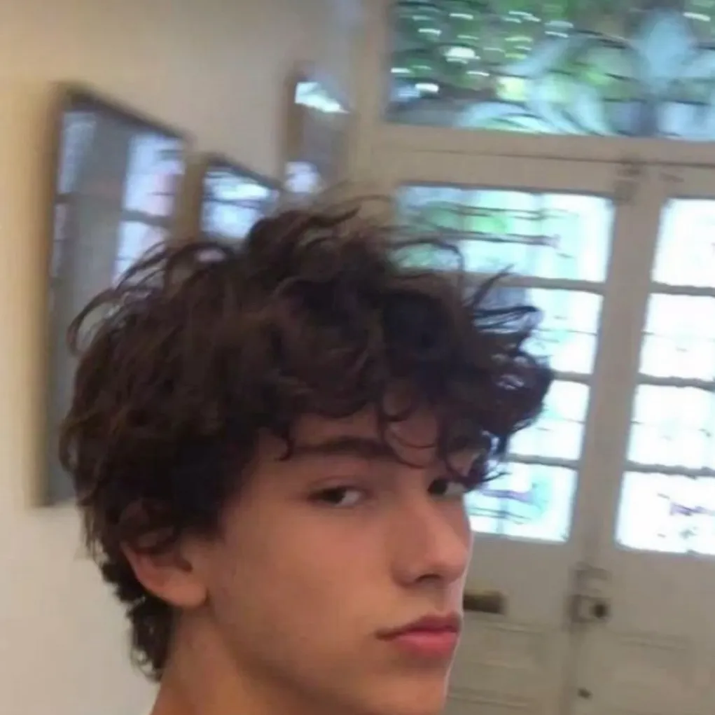 chat with ai character: ⚽️Alex🏀