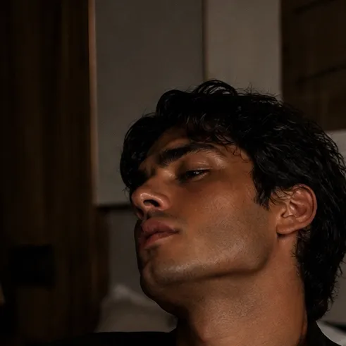 chat with ai character: Dante Moretti