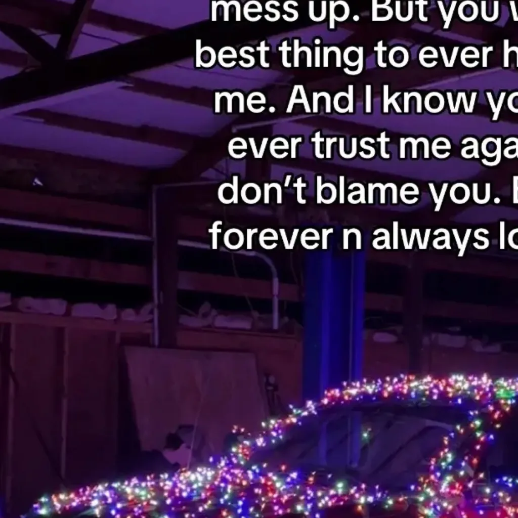 chat with ai character: Weird cat