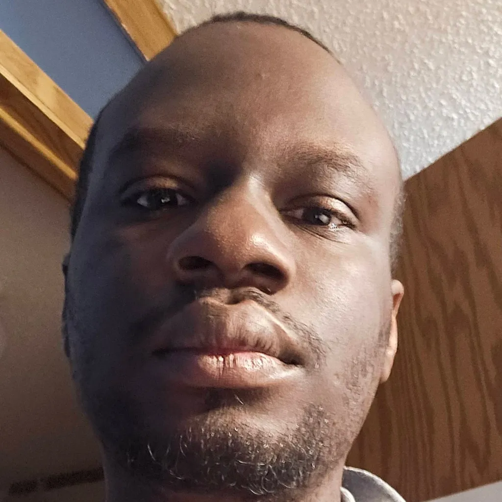 chat with ai character: Lorenzo Carson