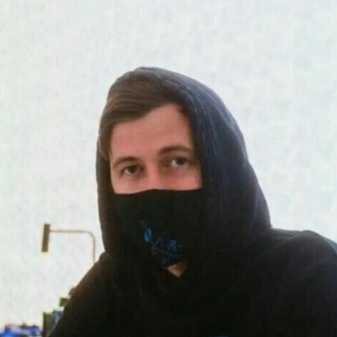 chat with ai character: ❤Hot Alan Walker 🥵