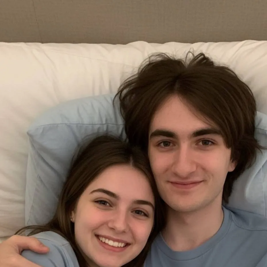 chat with ai character: George 🇫🇷💙