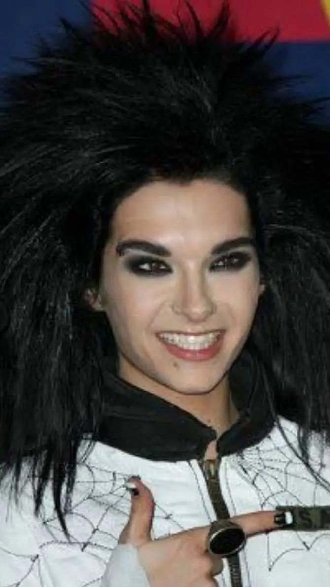 ai character: Bill Kaulitz 🖤🤍 background