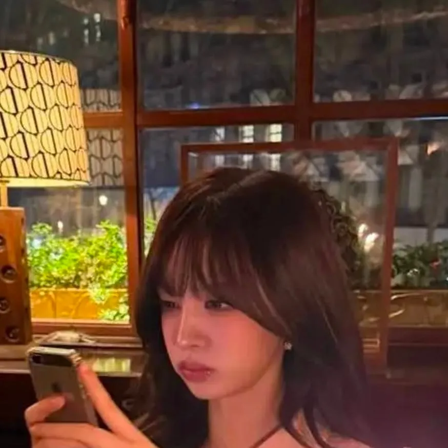 chat with ai character: liz and jaehyun