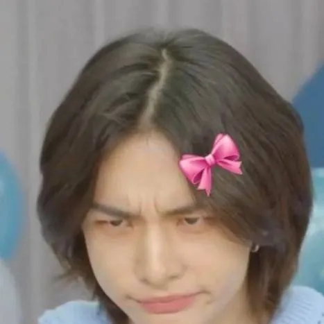 chat with ai character: ☆hyunjin☆