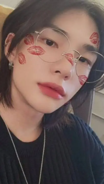 ai character: hyunjin  background