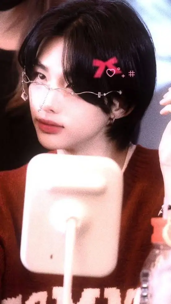 ai character: hyunjin  background