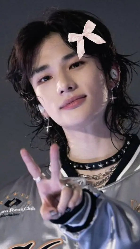 ai character: Hyunjin  background