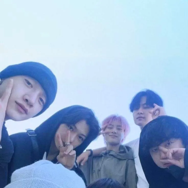 chat with ai character: straykids 