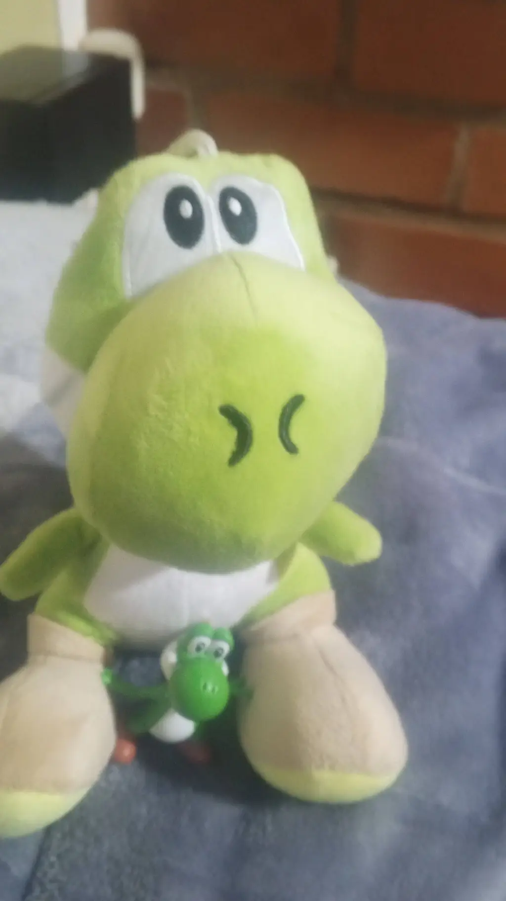 ai character: Yoshi y su papá background