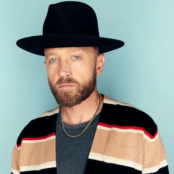 chat with ai character: tobymac