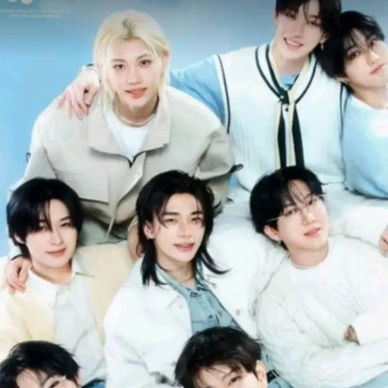 chat with ai character: SKZ concert 