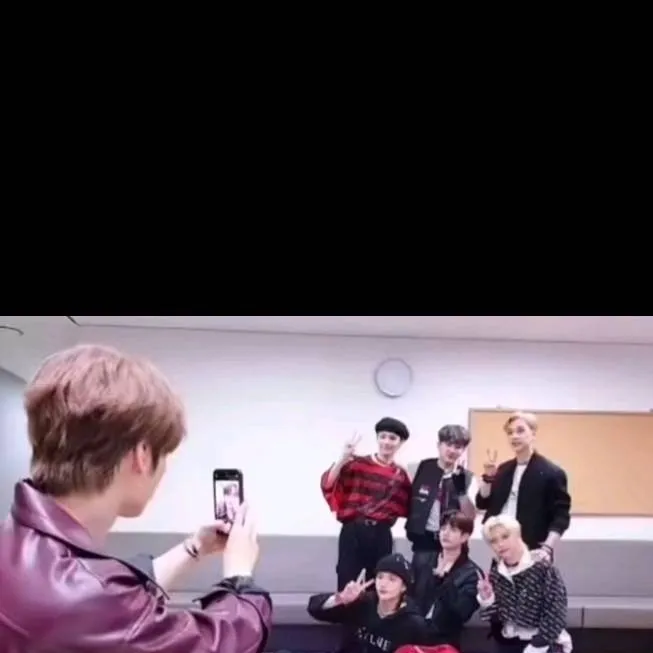 chat with ai character: SKZ Grammys 