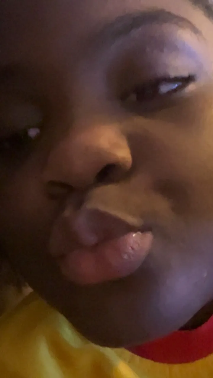 ai character: Laura that cutie  background