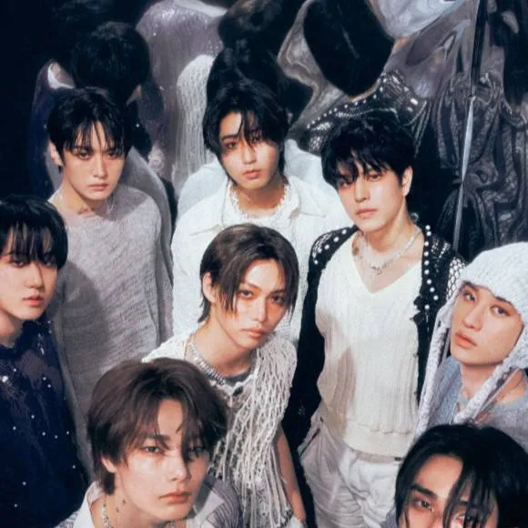 chat with ai character: Straykids pick me