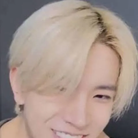 chat with ai character: Lee Heeseung/Evan
