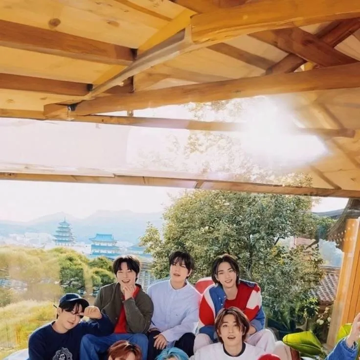 chat with ai character: Skz