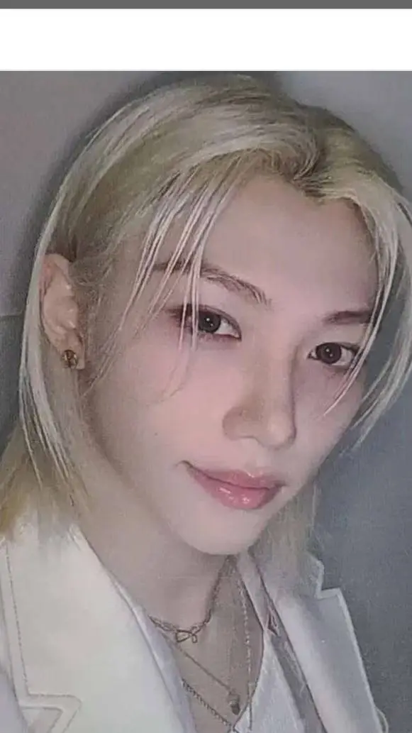 ai character: felixx background