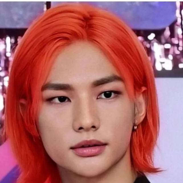 chat with ai character: hyunjin